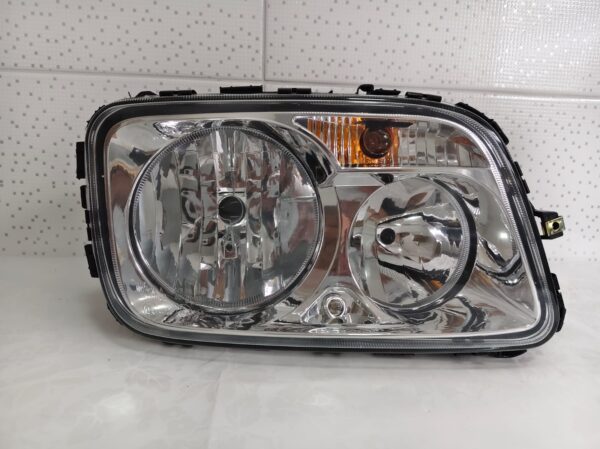 Farol dianteiro LD B8-01