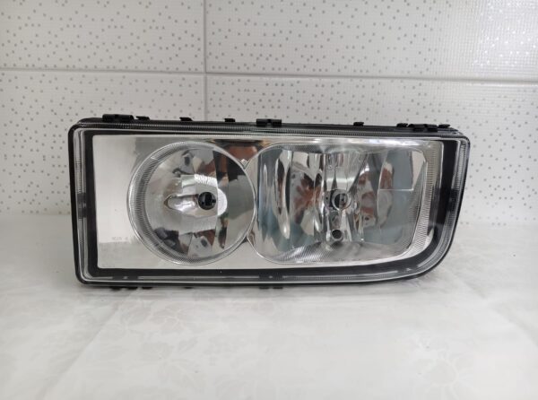 Farol dianteiro LE B1-002