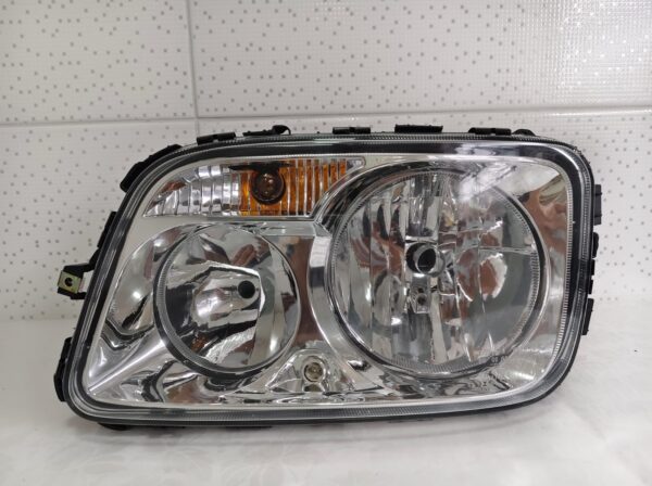 Farol dianteiro LE B8-02