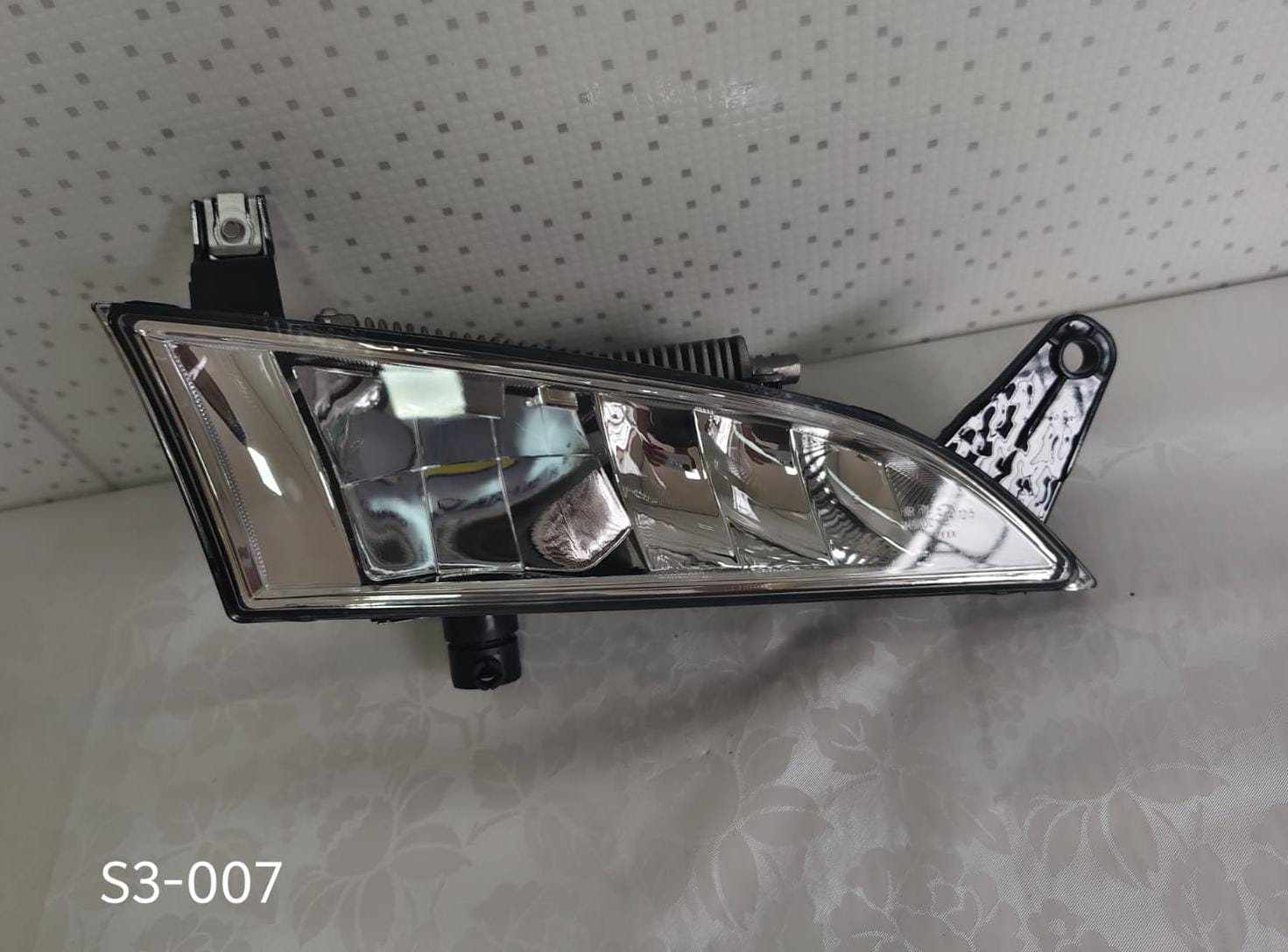 Farol de Milha S7 LD - S3007 - Scania