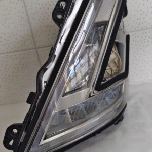 Farol Dianteiro LE (LED) - V5004 - Volvo