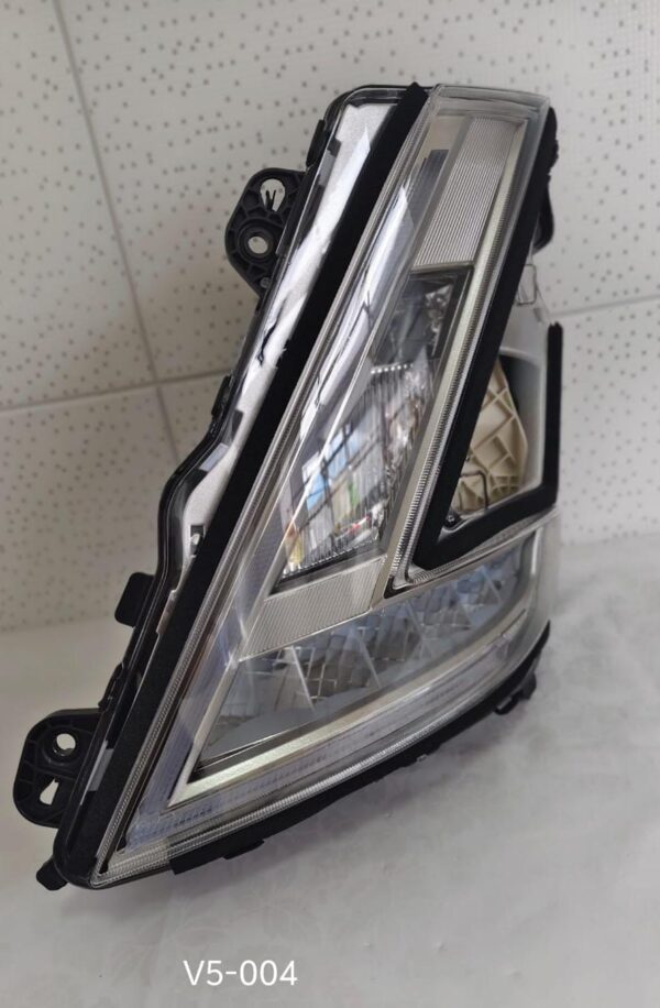 Farol Dianteiro LE (LED) - V5004 - Volvo